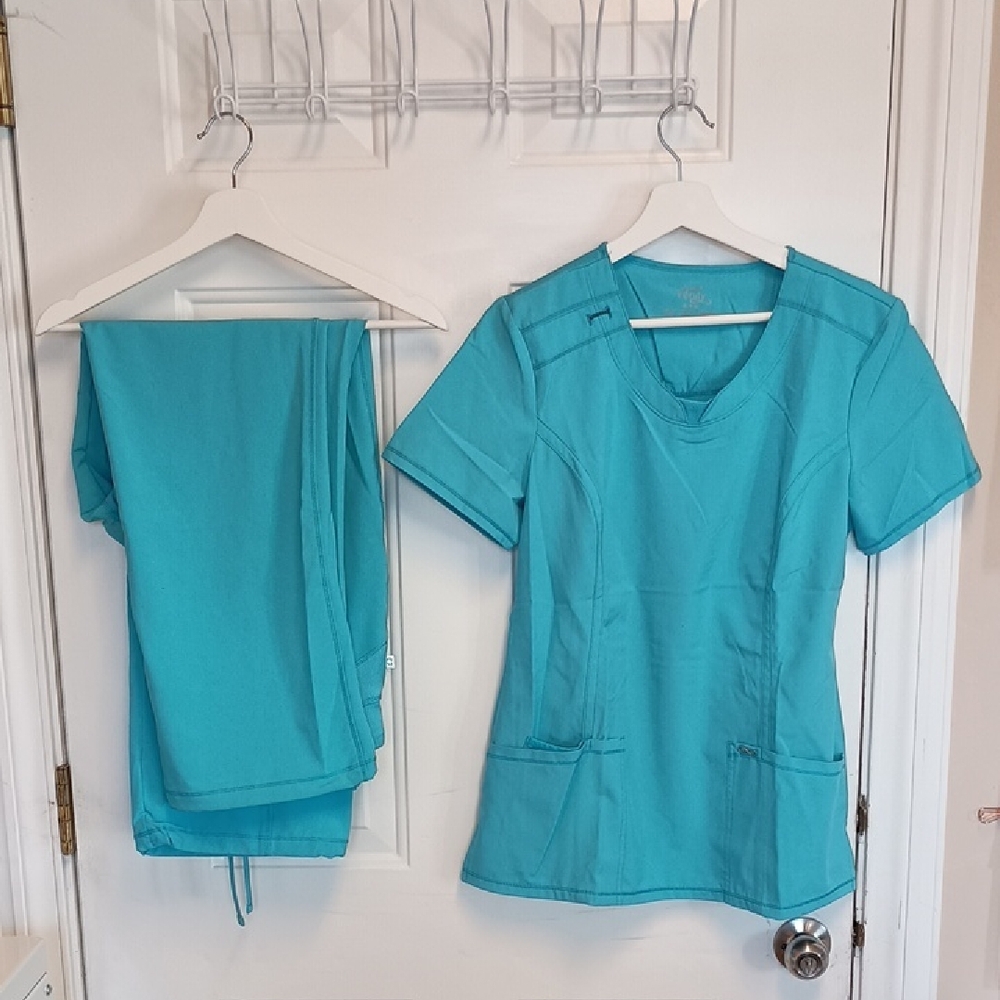 Cherokee Infinity Teal V-neck Scrub Set Medium